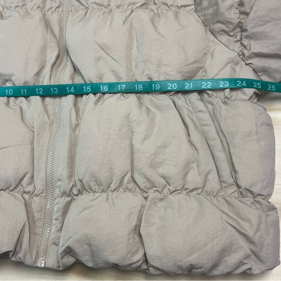 Nike Jordan Women's Oversized Puffer Jacket Size L - Picture 9 of 10